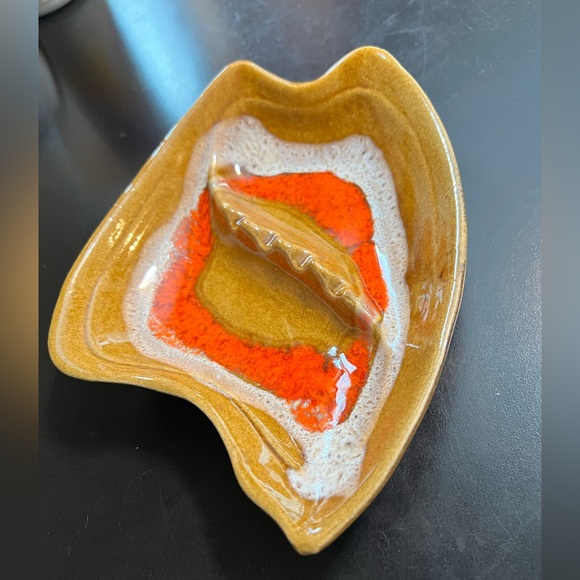 Vintage Marcia of California mid-century modern ashtray. Gold, orange and white. - Picture 3 of 5